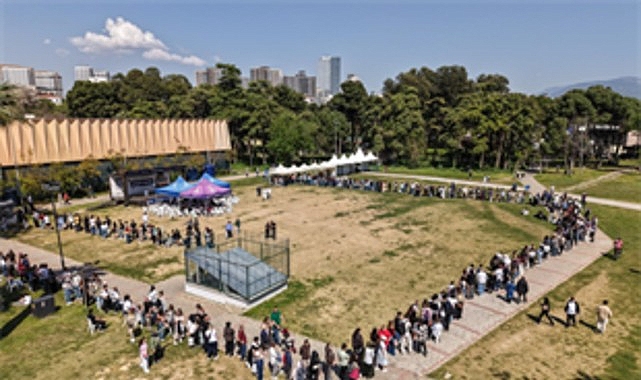 İzmir’de edebiyatın kalbi Kültürpark’ta attı