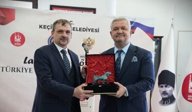 Estergon Türk Kültür Merkezi’nde “Cumhuriyet’in Doğuşu” Resim Sergisi Açıldı